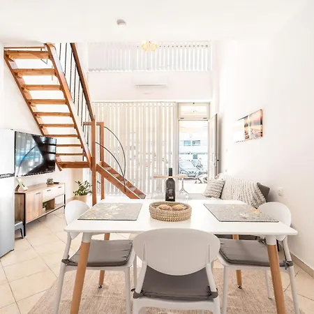 Polikseni Apartment